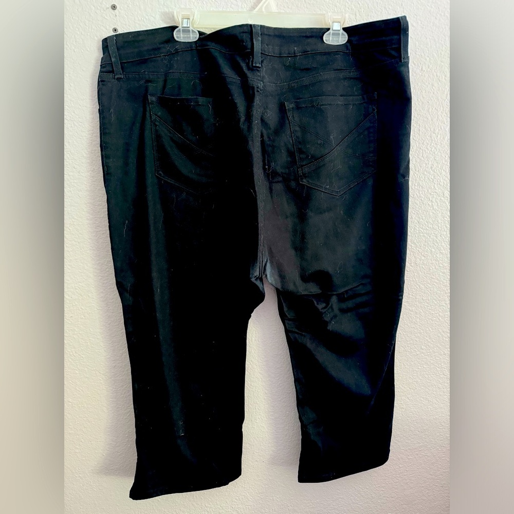 NYDJ black capris, 18W